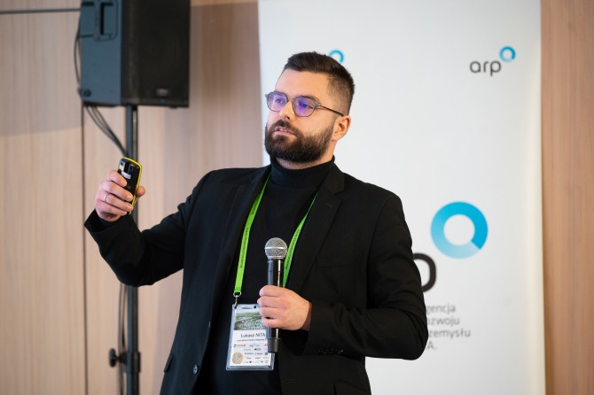 2026-02-22_18-19-00_02